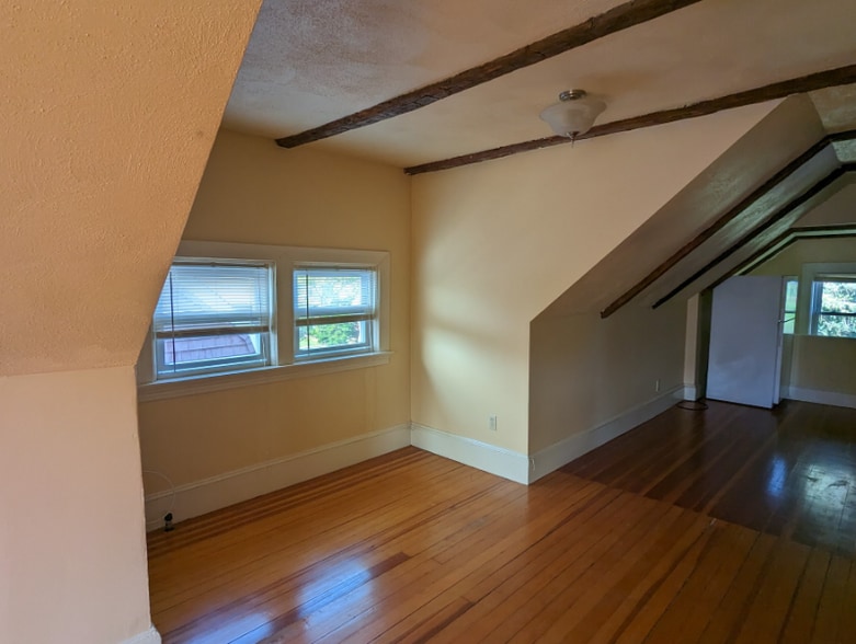 Building Photo - 117 Elmgrove Ave
