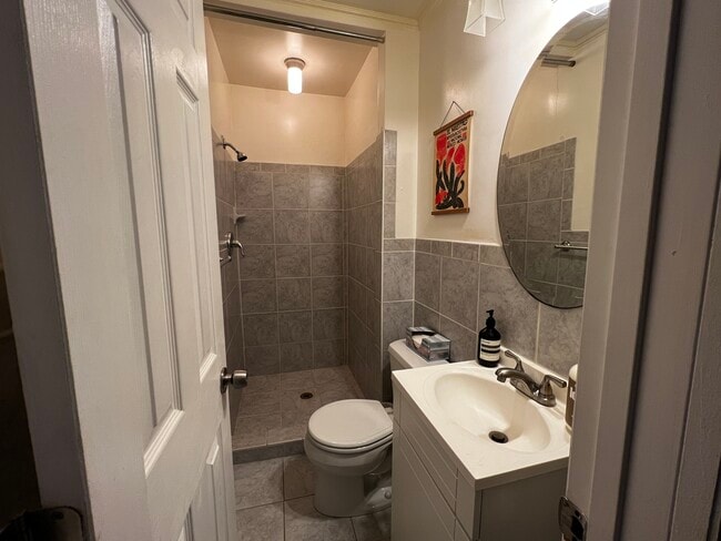 Building Photo - 612 Freda Villa