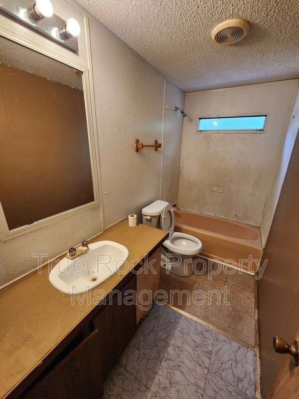 Building Photo - 309 1/2 S Carey (Asher)