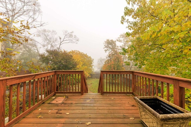 Building Photo - **APPLICATIONS PENDING**  Charming East Nashville Bungalow for Lease!