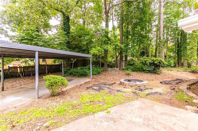 Building Photo - 469 Holt Rd NE