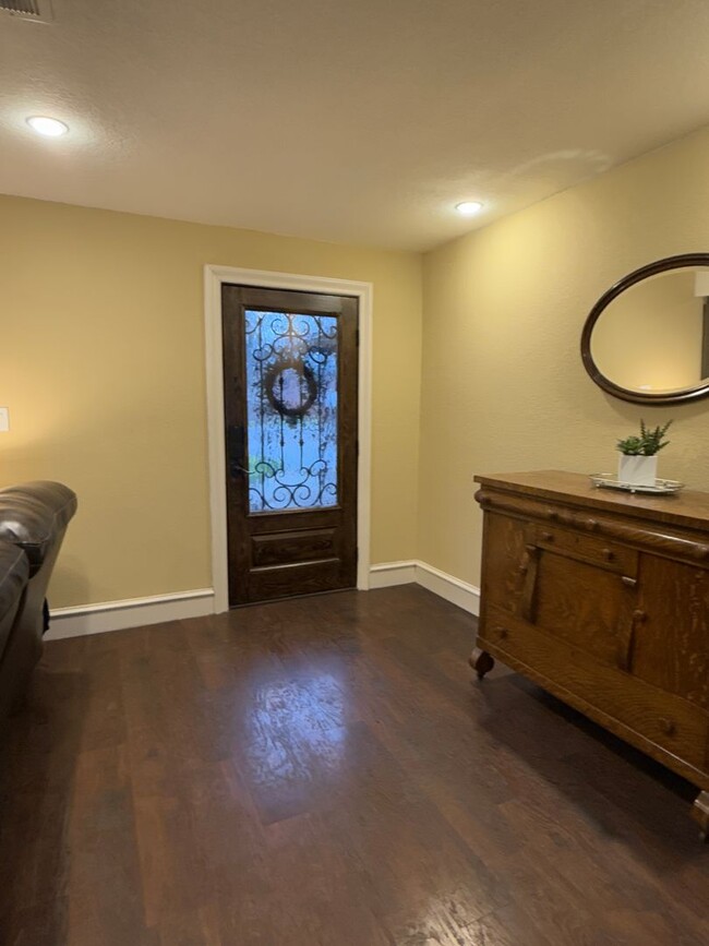 Building Photo - Gorgeous house ON THE BRAZOS RIVER