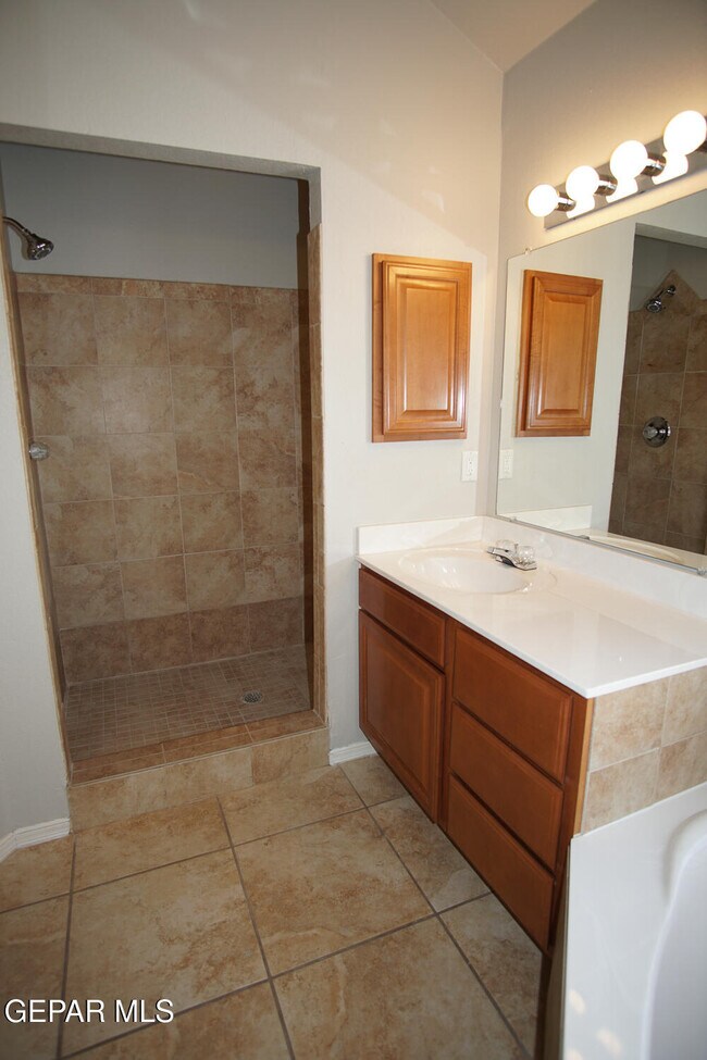 Building Photo - 10932 Acoma St