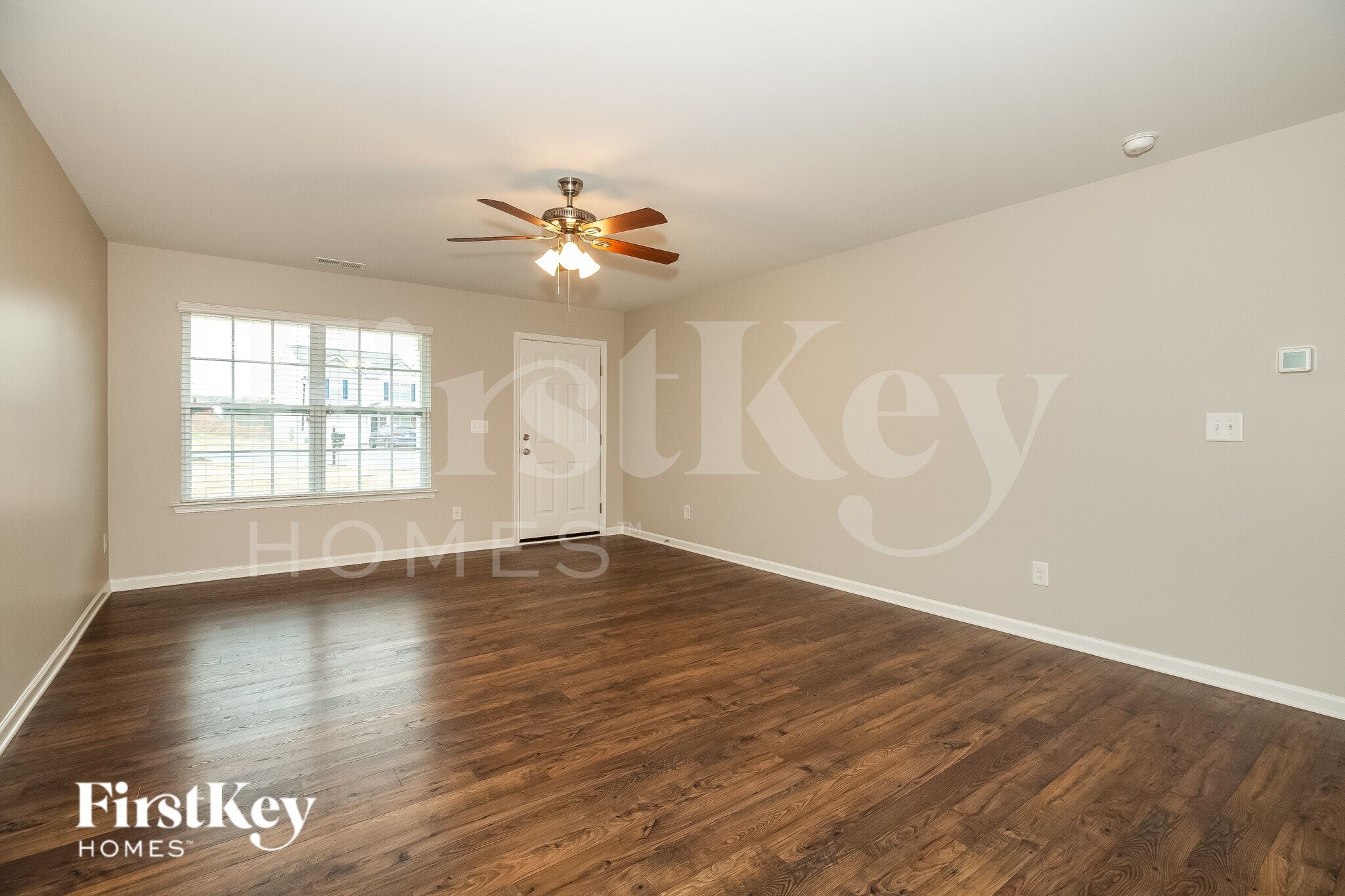 Building Photo - 1512 Summer View Ln