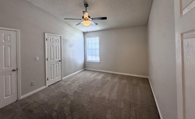 Building Photo - 852 Dunwoody Pl