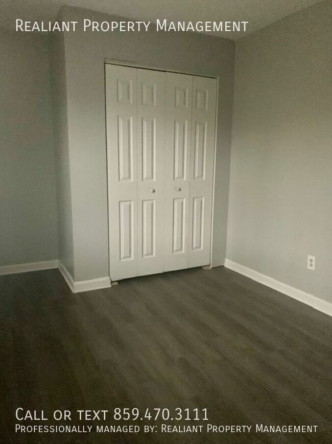 Building Photo - 215 Green St