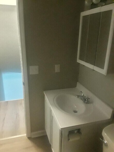 BATHROOM - 704 S 40th St
