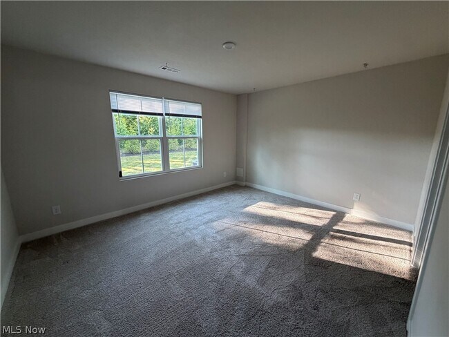 Building Photo - 1288 Divot Cir