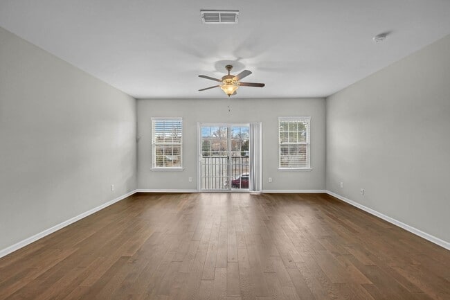 Building Photo - Middle Tennessee Blvd Townhome