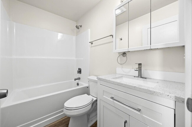 Building Photo - Newer Duplex for Rent Between Twin Bridges and Sheridan!