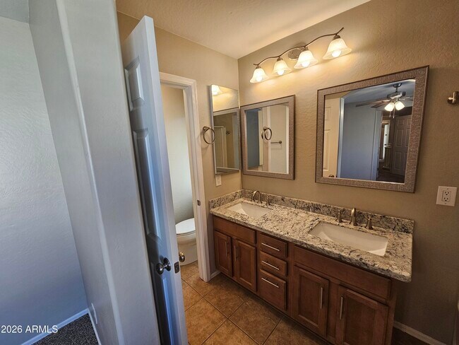 Building Photo - 4666 E Redfield Rd