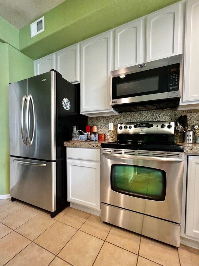 Building Photo - Beautiful 2 Bed 2.5 Bath Condo Near Observ...