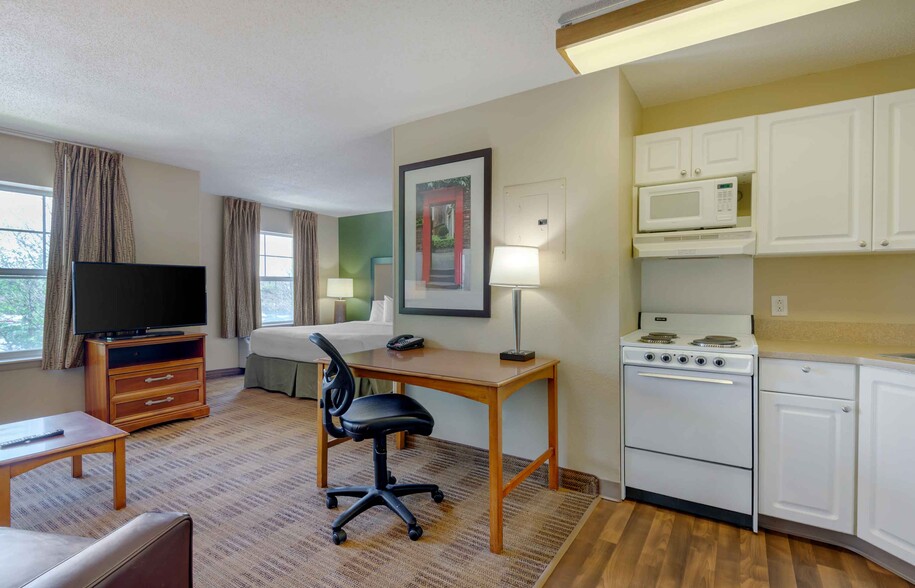 Building Photo - Furnished Studio-Greensboro - Airport