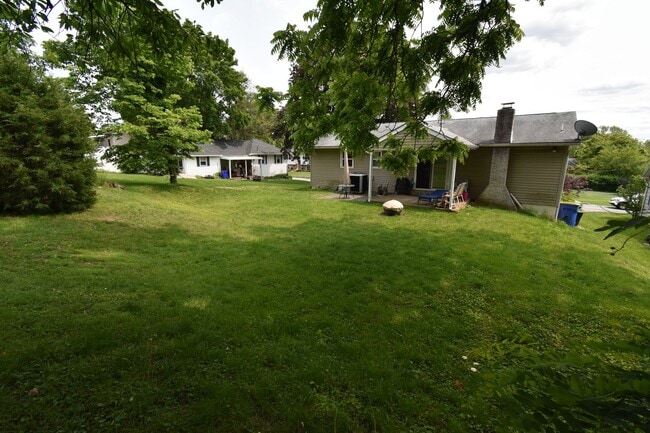 Building Photo - 3 Bedroom Home in Camp Hill