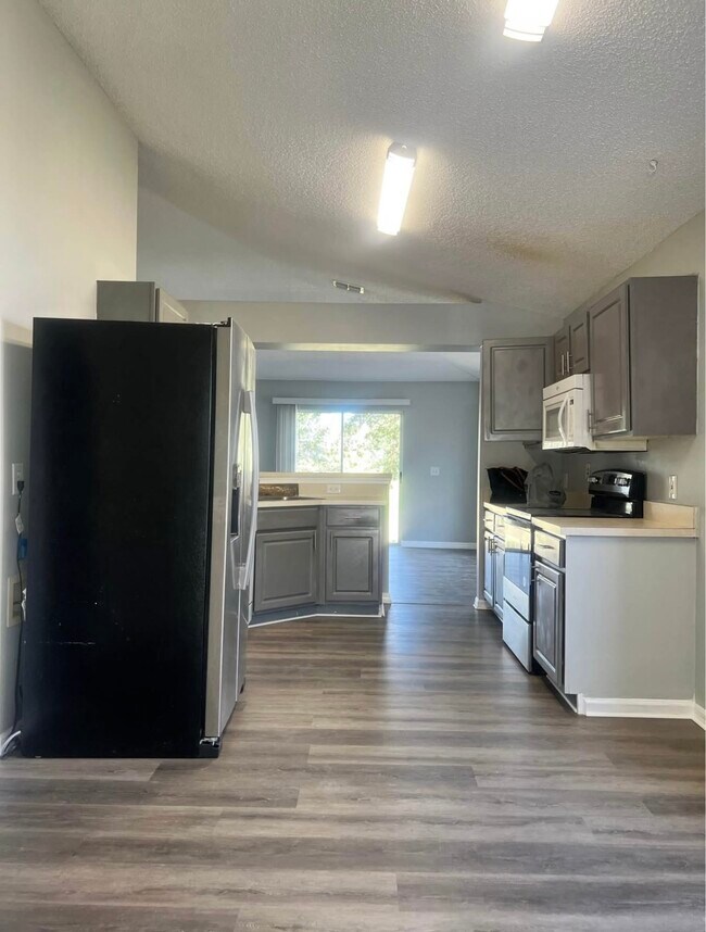 Building Photo - 15937 Wilkinson Dr