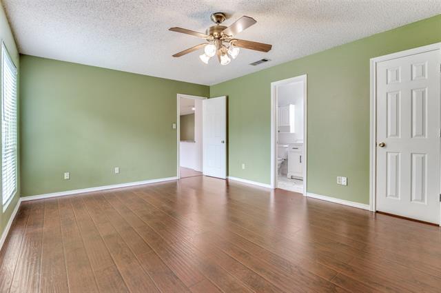 Building Photo - 528 Lester St