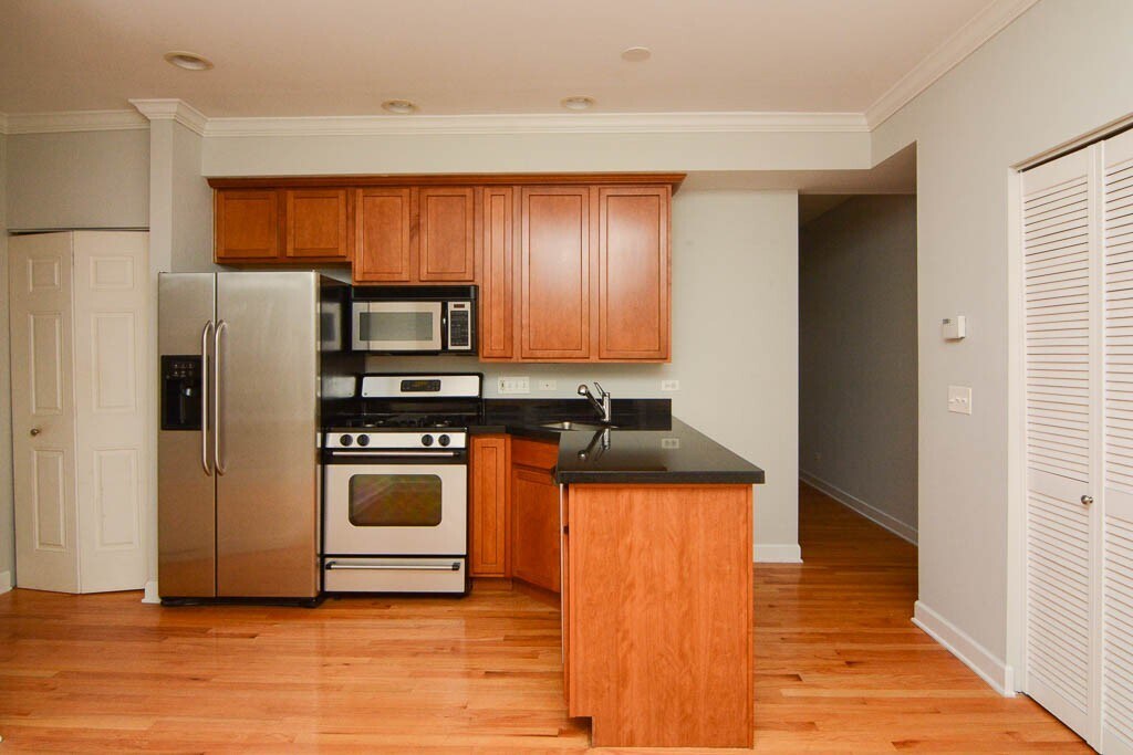Building Photo - 3251 N Clifton Ave