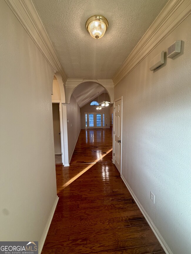 Building Photo - 213 Carrington Ln