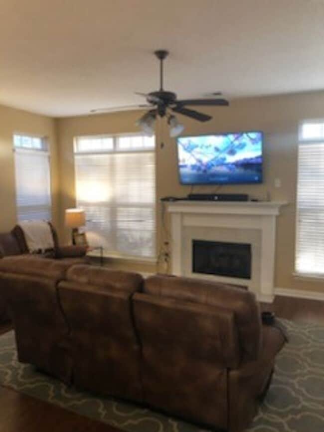 Building Photo - Renovated 4 Bedroom 2.5 Bath Home for Rent!