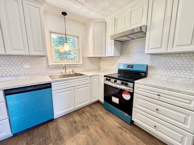 Building Photo - Gorgeous Updated Home in Virginia Beach!