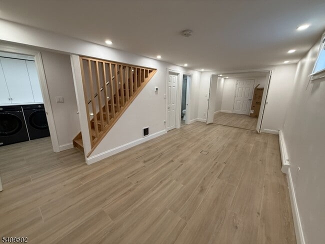 Building Photo - 18 Aubrey St