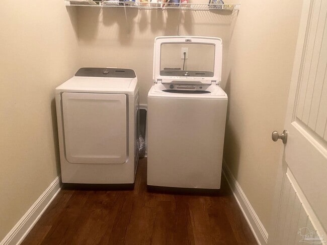 Building Photo - 8746 Bradfield Dr