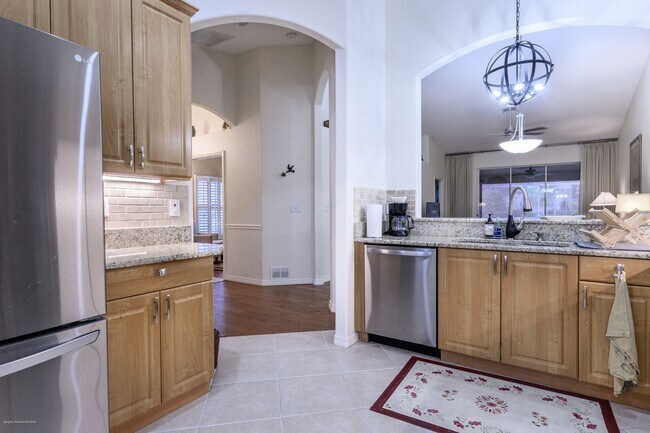 Building Photo - IMMACULATE TURNKEY FURNISHED- NEAR TWIN ISLES COUNTRY GOLF CLUB