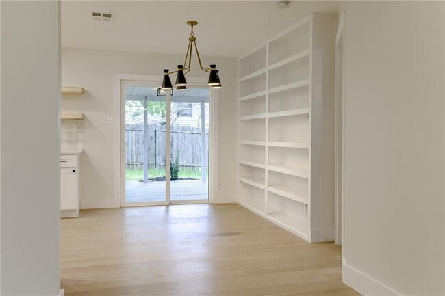 Building Photo - 7901 Seminary Ridge Dr