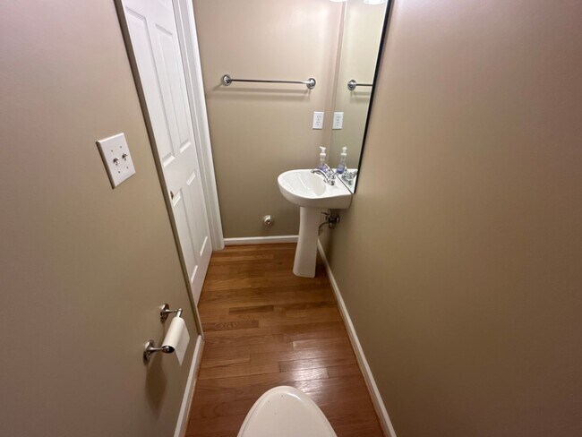 Building Photo - 1 Bedroom | 1.5 Bathroom Ground Level Rale...