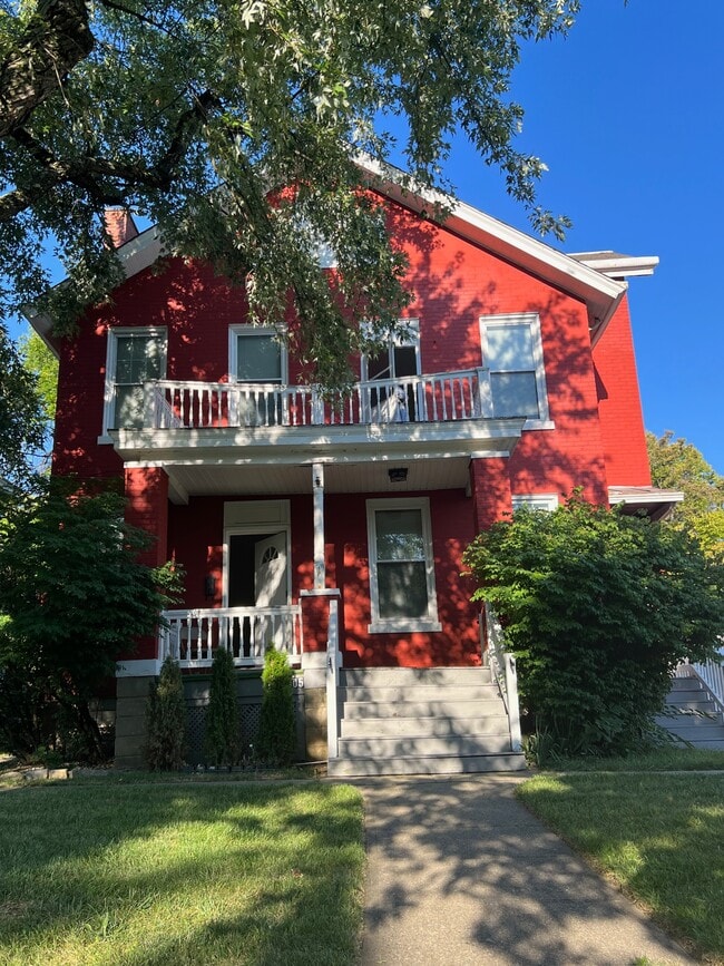 Building Photo - 905 Suire Ave