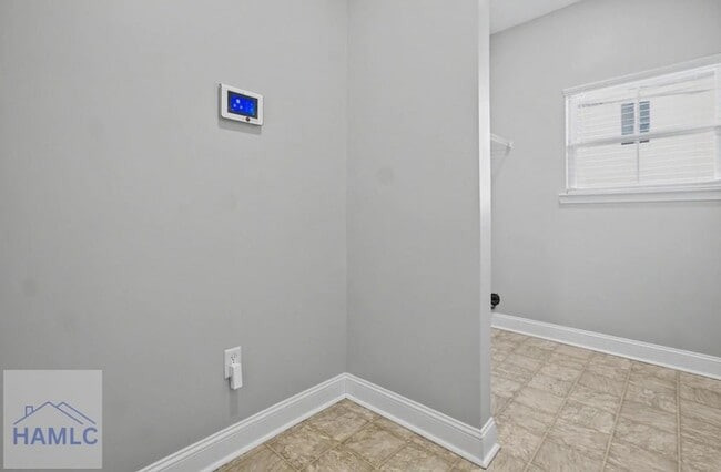 Building Photo - 147 Rimes Ave SE