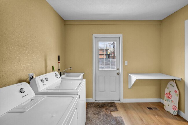 Building Photo - FULLY FURNISHED HISTORIC CHARMER BETWEEN UNR & DOWNTOWN – UTILITIES INCLUDED, MODERN UPGRADES, PR...