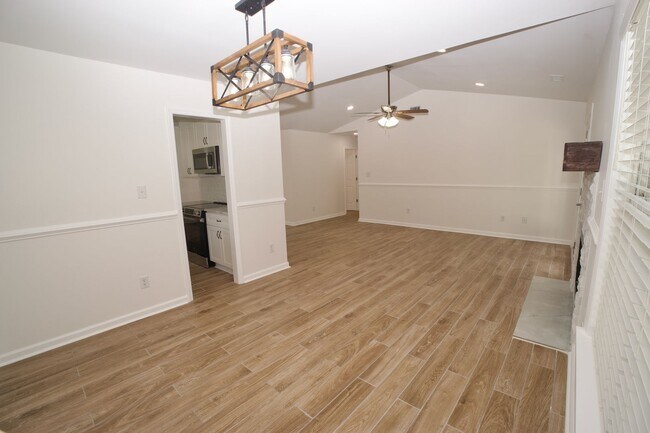 Building Photo - 210 Hayden Pl