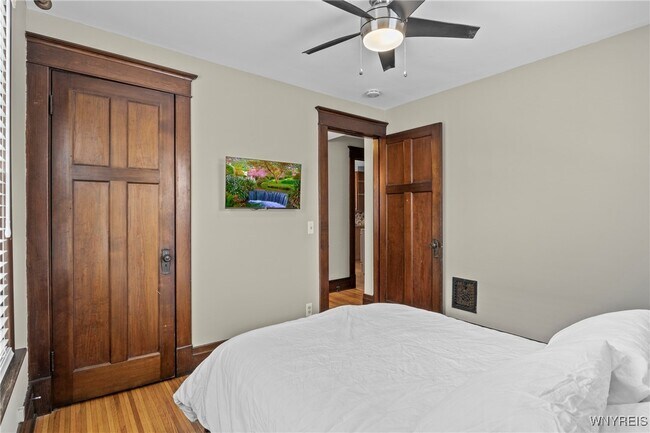 Building Photo - 365 W Utica St