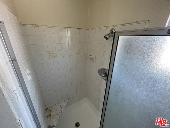 Building Photo - 205 S Elm Dr
