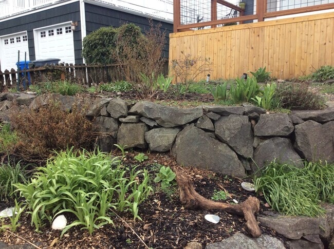 Building Photo - Browns Point Beauty! Spacious 2BDRM/1.75 BATH Home with Partial View of the Sound!