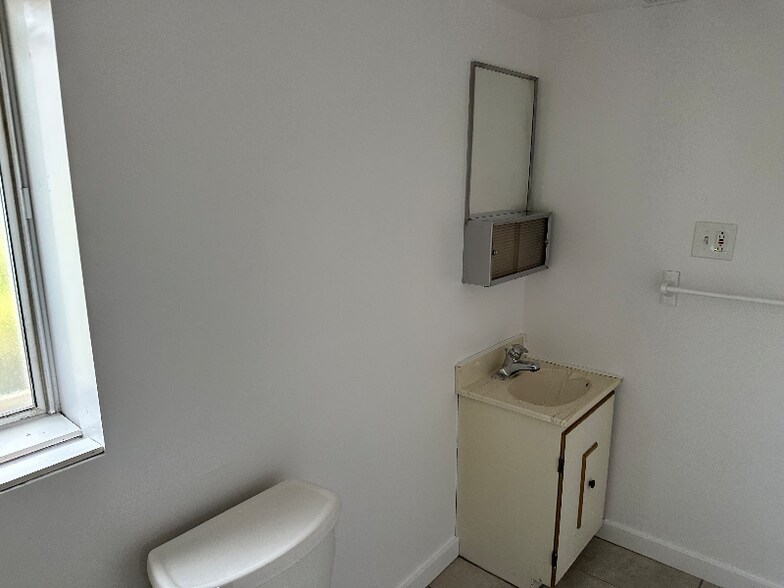 Building Photo - 4981 Greentree Way W