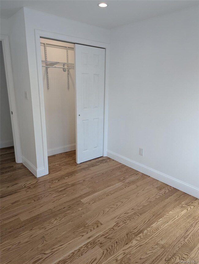 Building Photo - 62 Forest Row