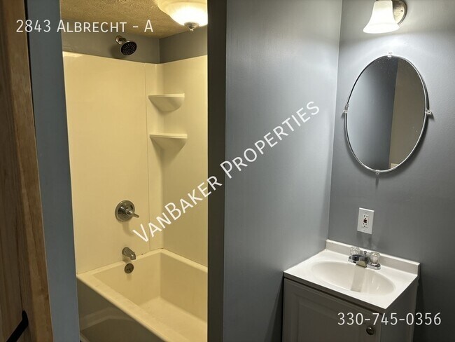 Building Photo - 2843 Albrecht-A