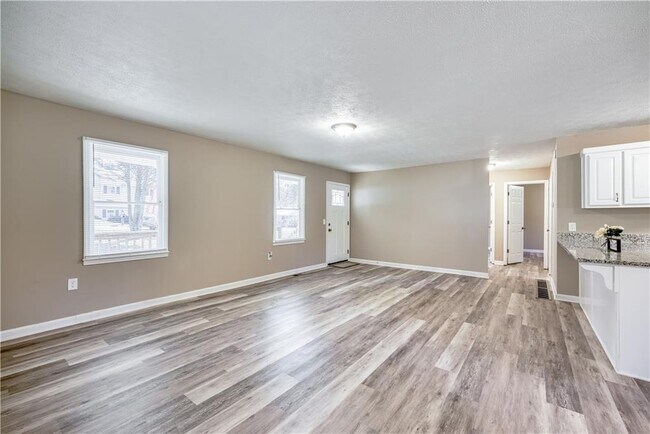Building Photo - 130 Glory Ln