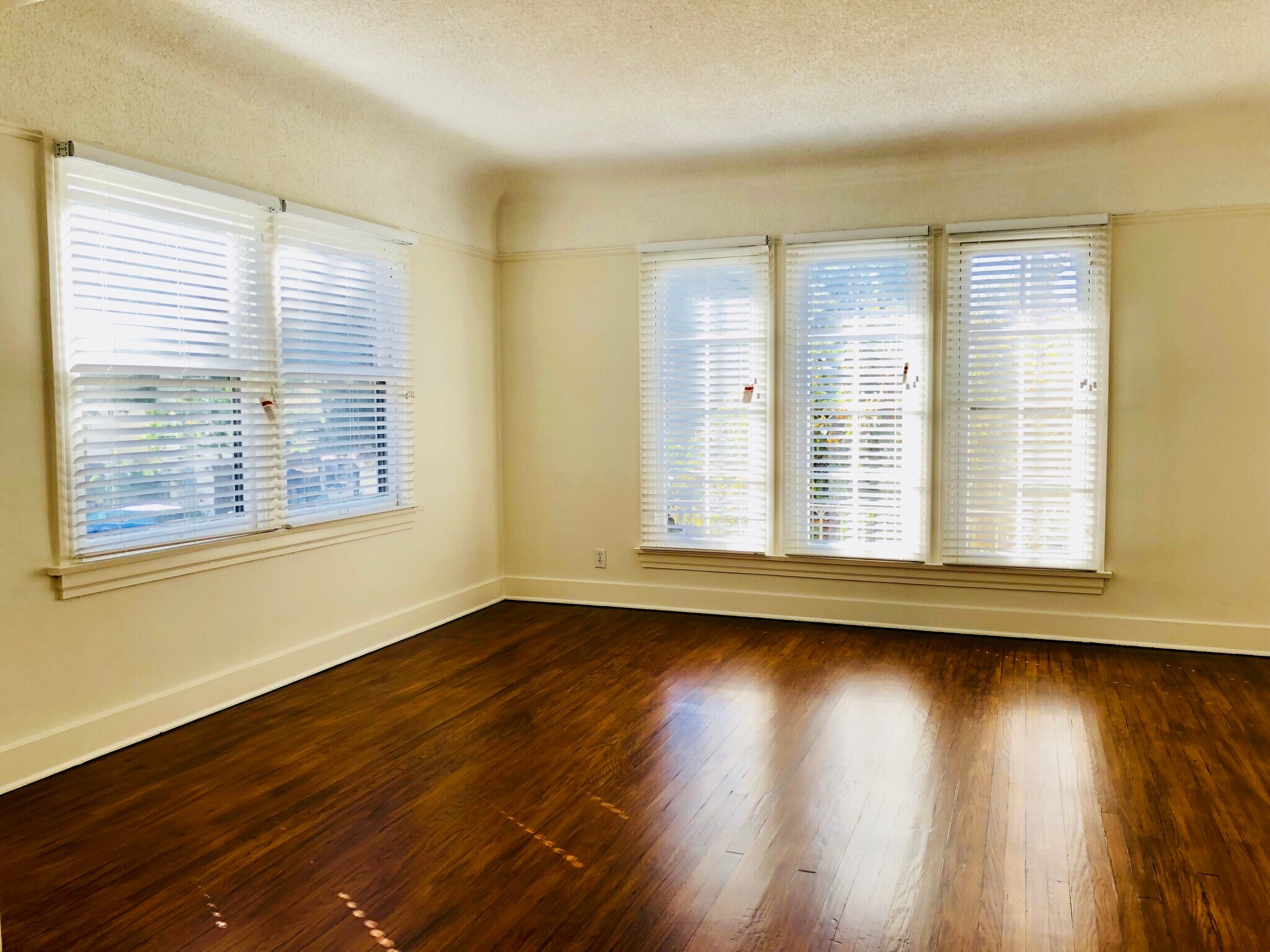 Living Room - 1134 N Gardner St