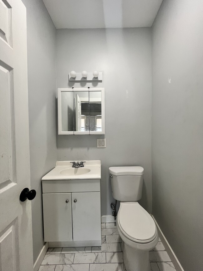 Building Photo - 5 Morton Pl