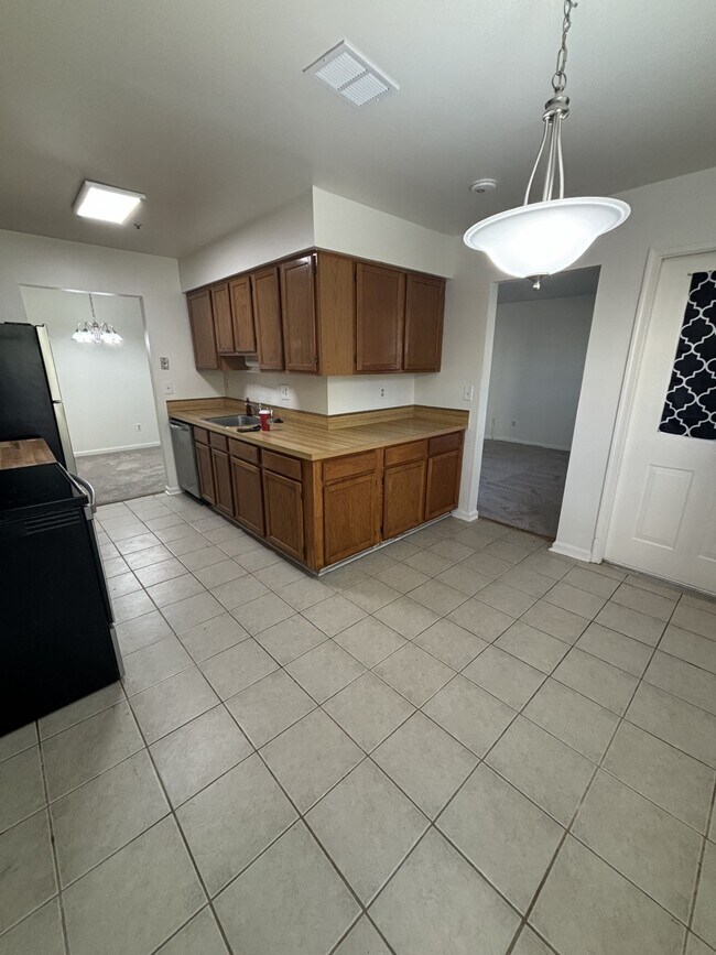 Building Photo - 4805 River Valley Way