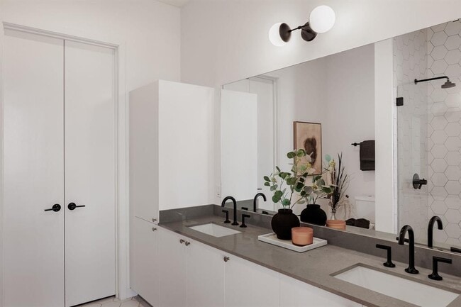 Building Photo - 800 Embassy Dr