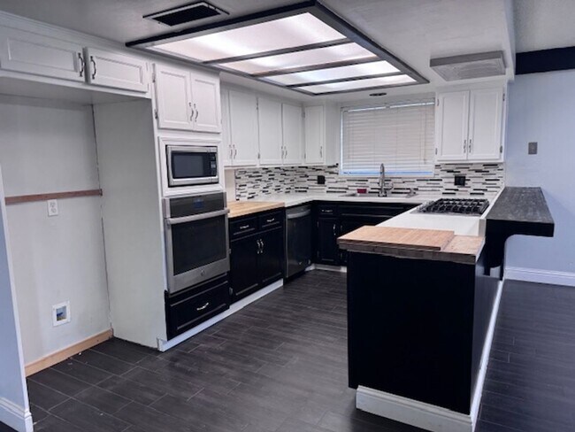 Building Photo - Available Now - Charming Home for Rent