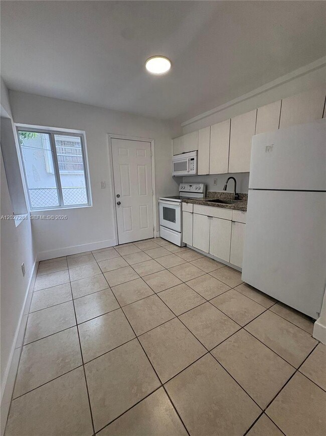 Building Photo - 1130 NW 76th St