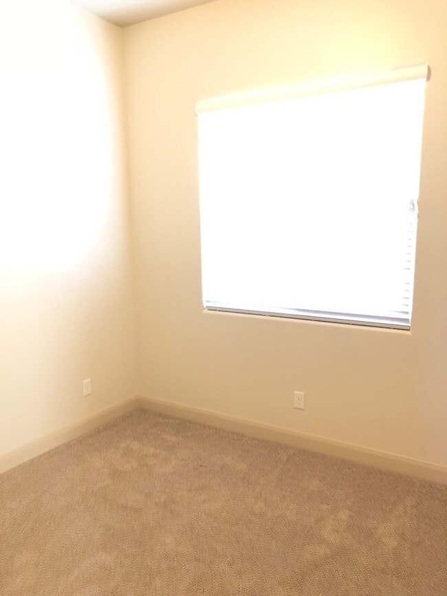 Building Photo - Tanzanite townhome in Sky Ridge