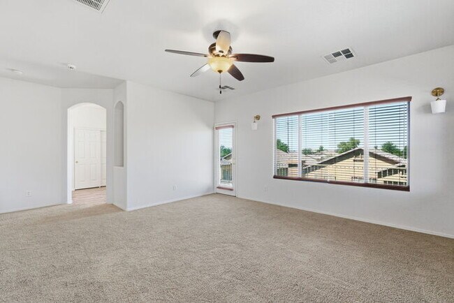 Building Photo - Moving in Special on OAC, 6bedroom 3bath Sparkling pool