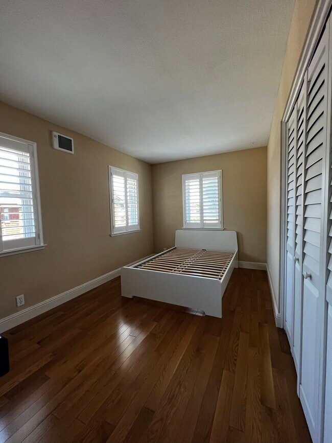 Building Photo - 580 Vista Ave