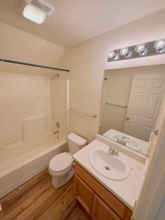 Building Photo - 3 Bedroom 2 1/2 Bath 3 garage